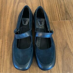 Trotters Black Leather Mary Jane Shoes Size 6.5